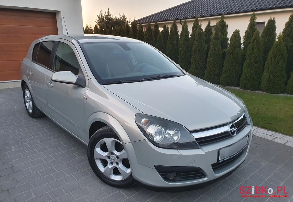 2005' Opel Astra photo #2