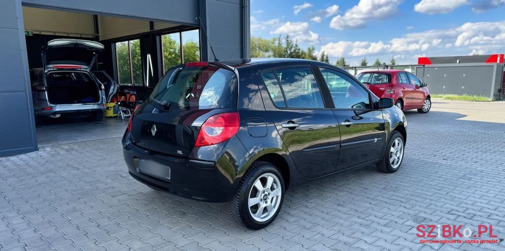 2007' Renault Clio photo #4