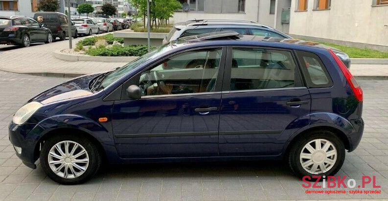 2002' Ford Fiesta photo #1