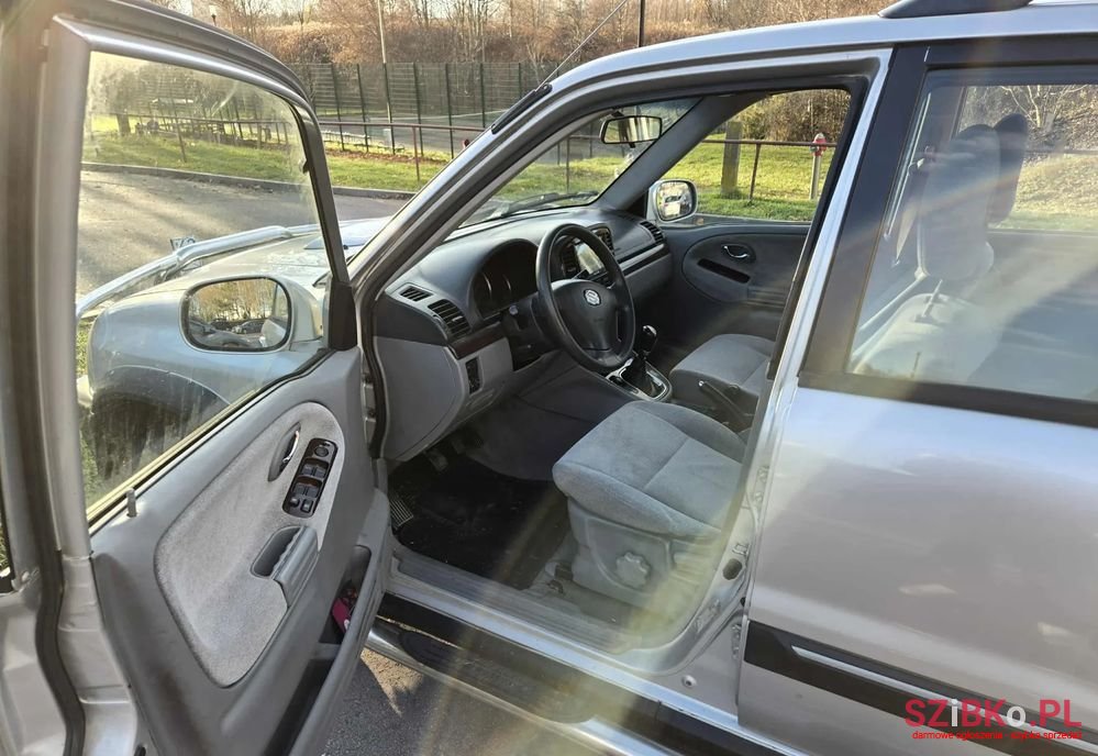 2005' Suzuki Grand Vitara 2.0 Hdi photo #6
