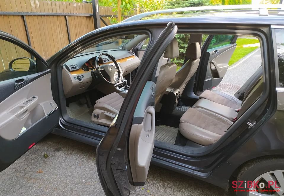 2007' Volkswagen Passat photo #4