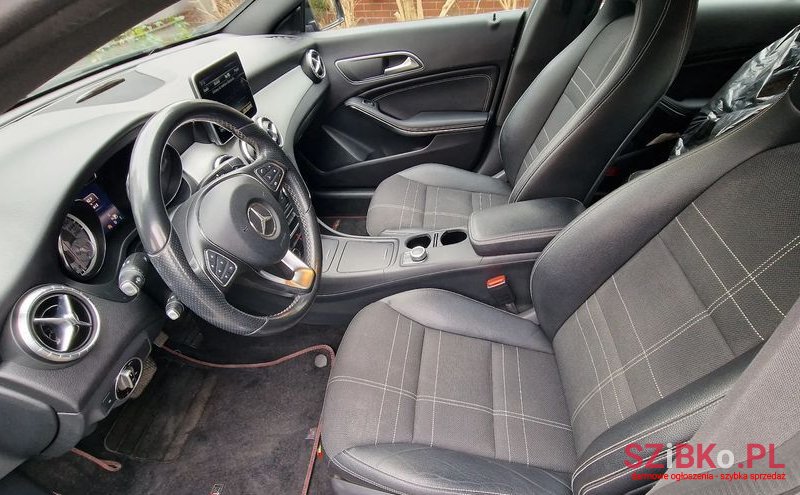 2015' Mercedes-Benz CLA photo #5