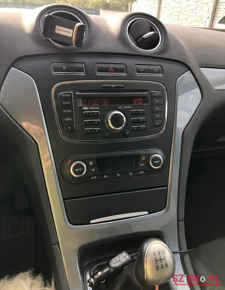 2011' Ford Mondeo photo #5