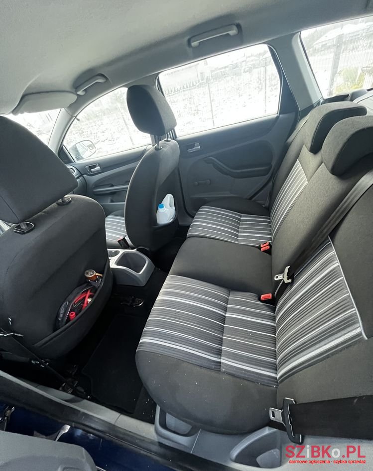 2010' Ford Focus photo #2