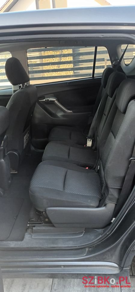 2009' Toyota Verso photo #4