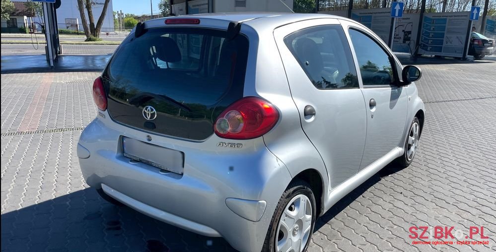 2006' Toyota Aygo photo #2