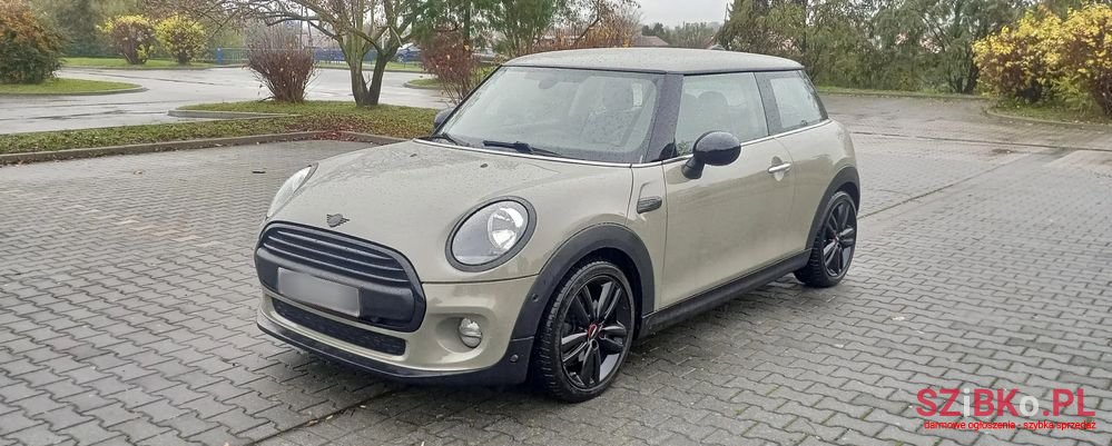 2019' MINI One Essential Trim photo #4