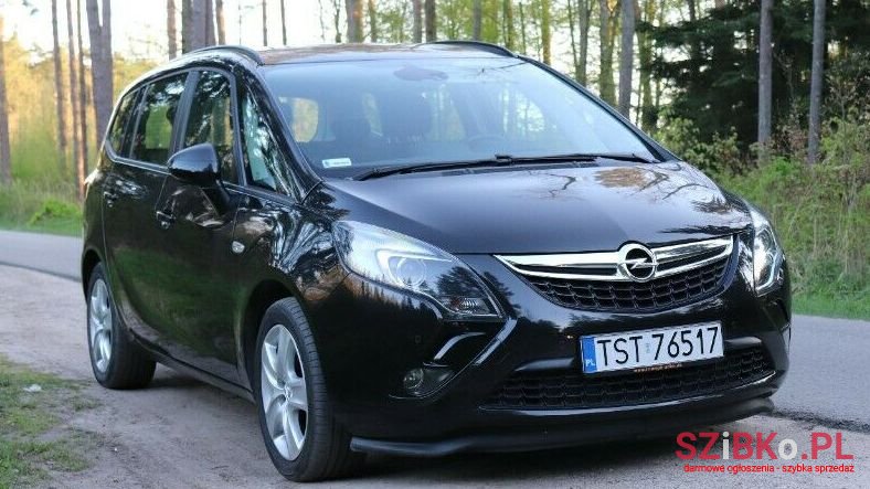 2015' Opel Zafira photo #1