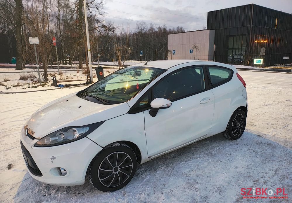 2011' Ford Fiesta photo #2