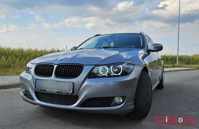 2010' BMW 3 Series 318D photo #4