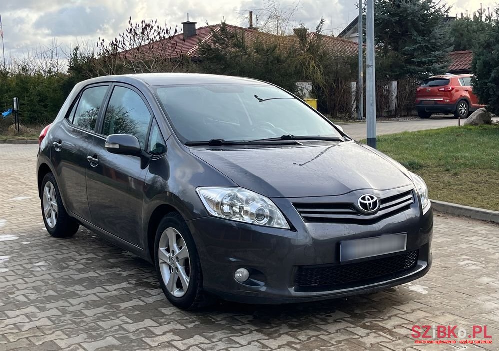 2011' Toyota Auris 2.0 D-4D photo #5