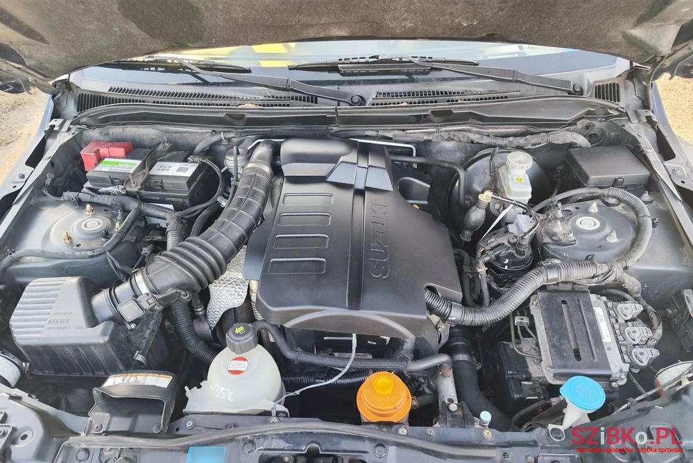 2010' Suzuki Grand Vitara photo #5