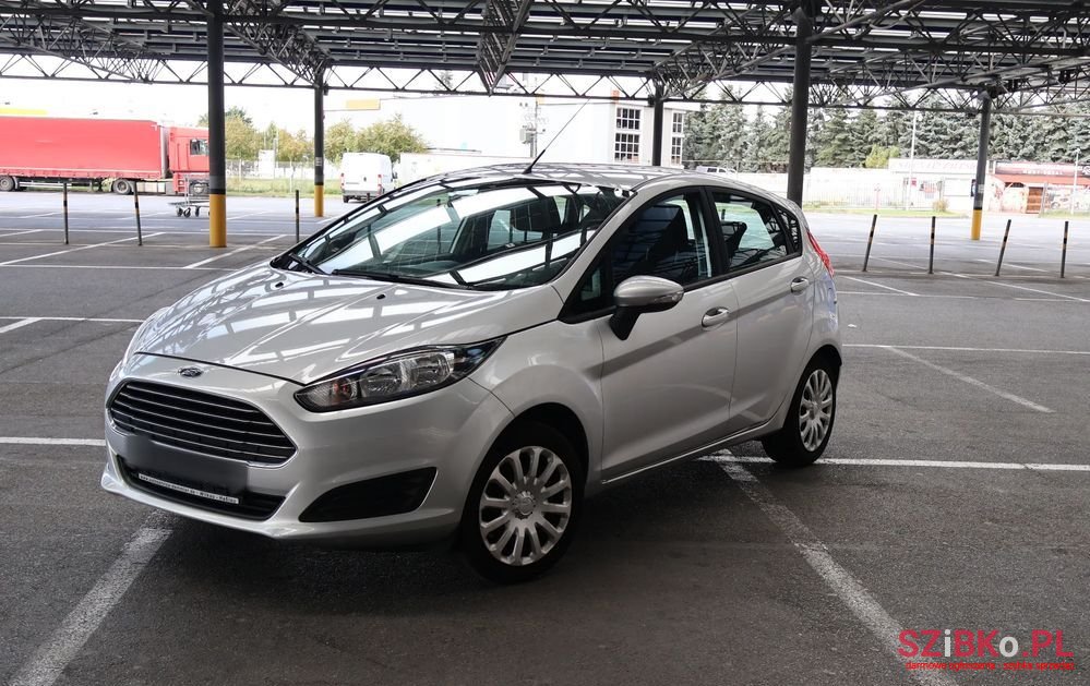 2013' Ford Fiesta photo #2