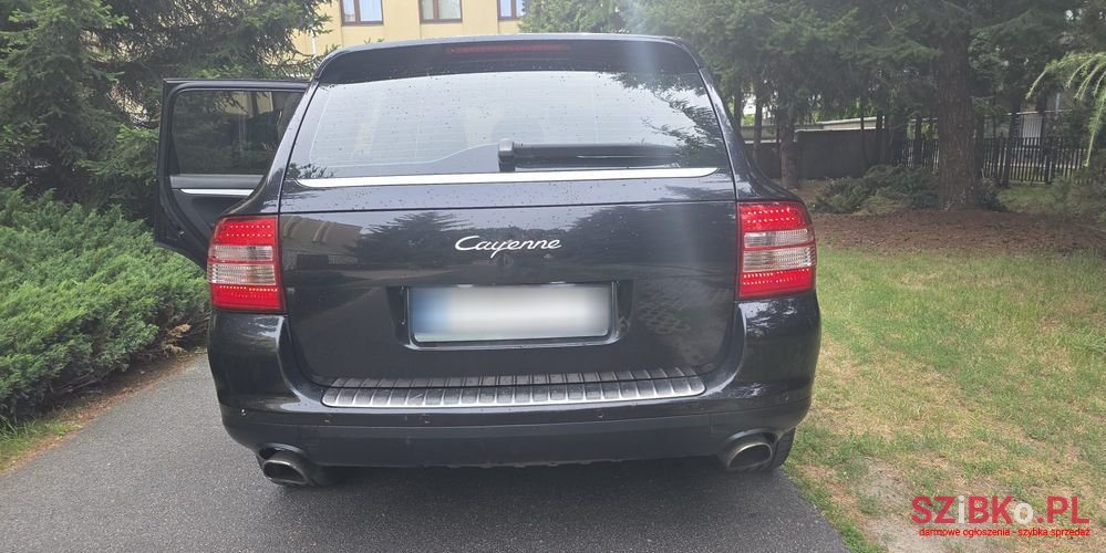 2005' Porsche Cayenne photo #2