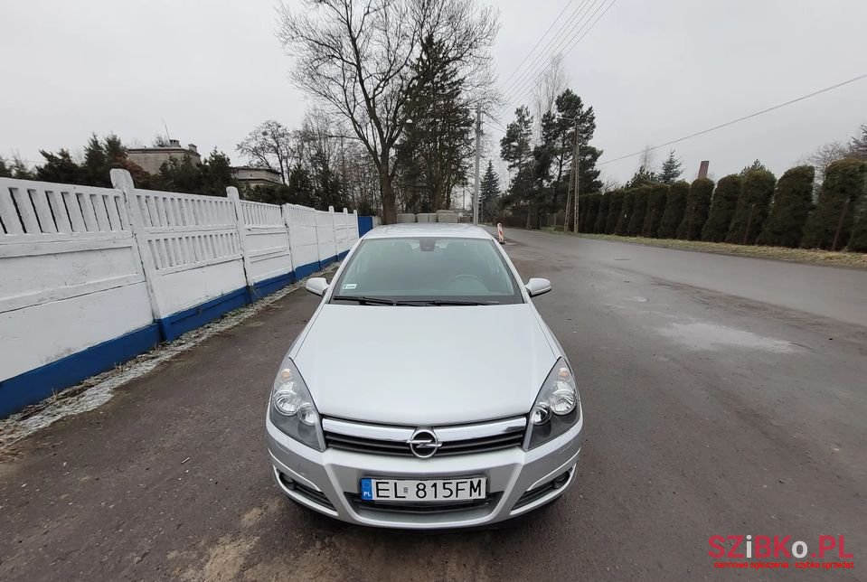 2004' Opel Astra photo #1