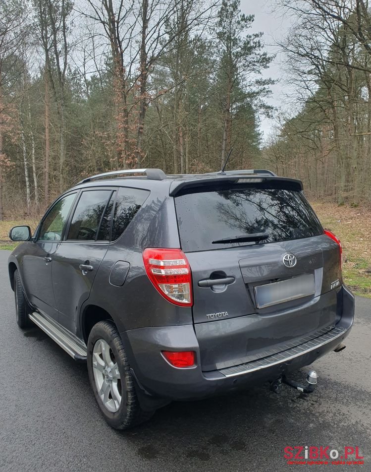 2009' Toyota RAV4 2.2 D-4D 4X4 photo #3