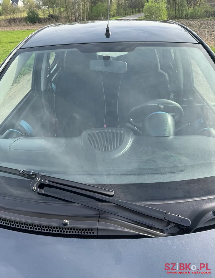 2010' Peugeot 107 photo #2