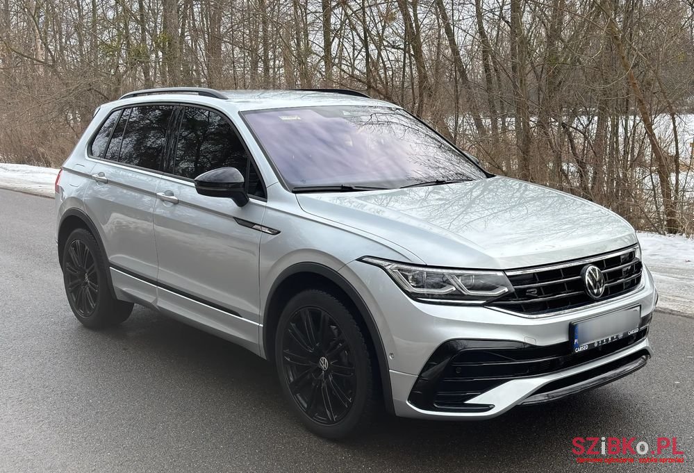 2023' Volkswagen Tiguan photo #3