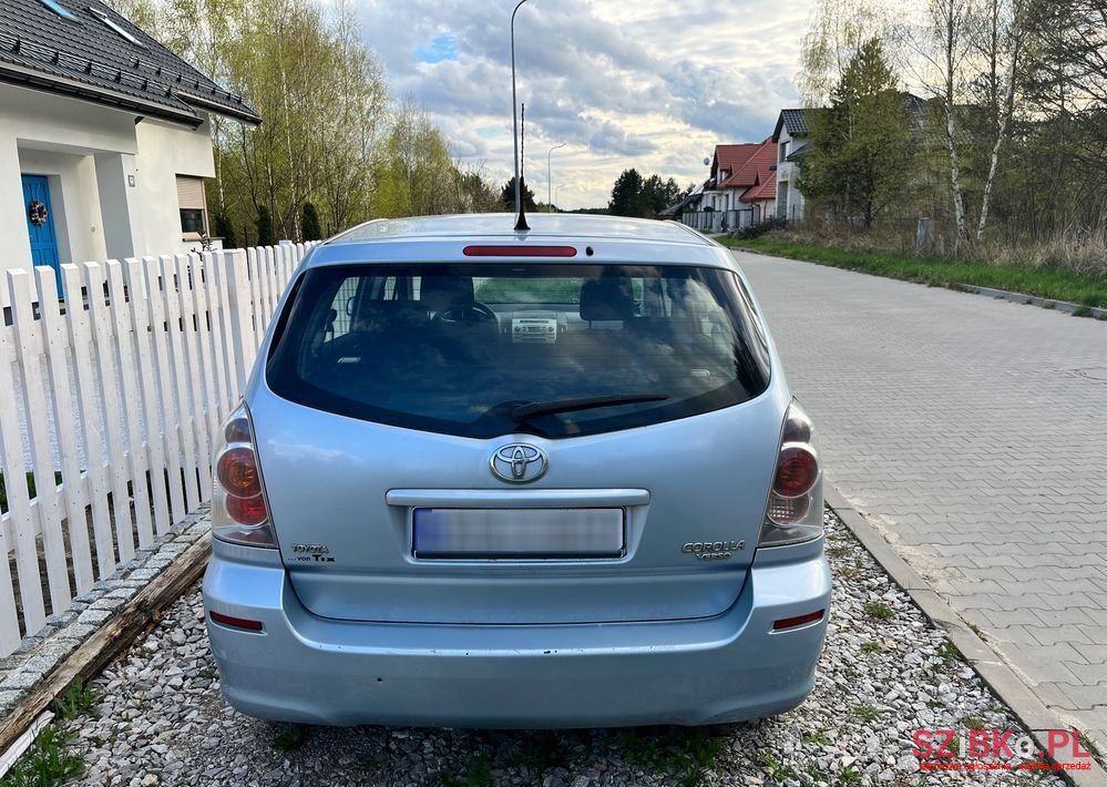 2004' Toyota Corolla Verso photo #3
