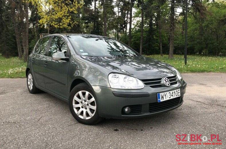 2004' Volkswagen Golf photo #1