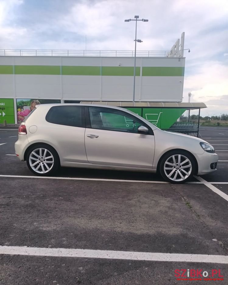 2009' Volkswagen Golf photo #6