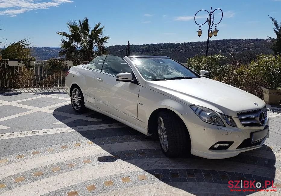 2011' Mercedes-Benz E-Class photo #1