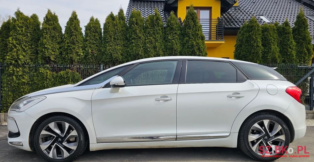 2012' Citroen DS5 photo #1