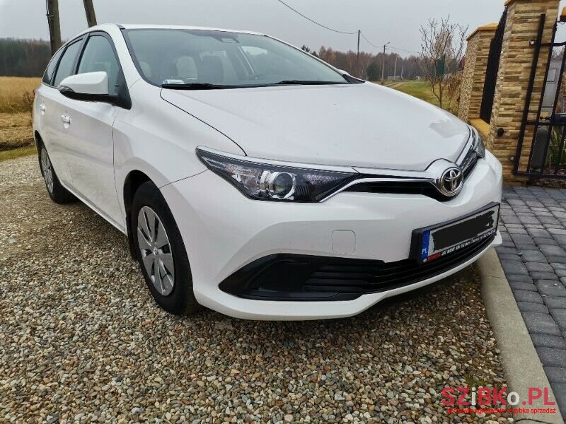 2018' Toyota Auris photo #2