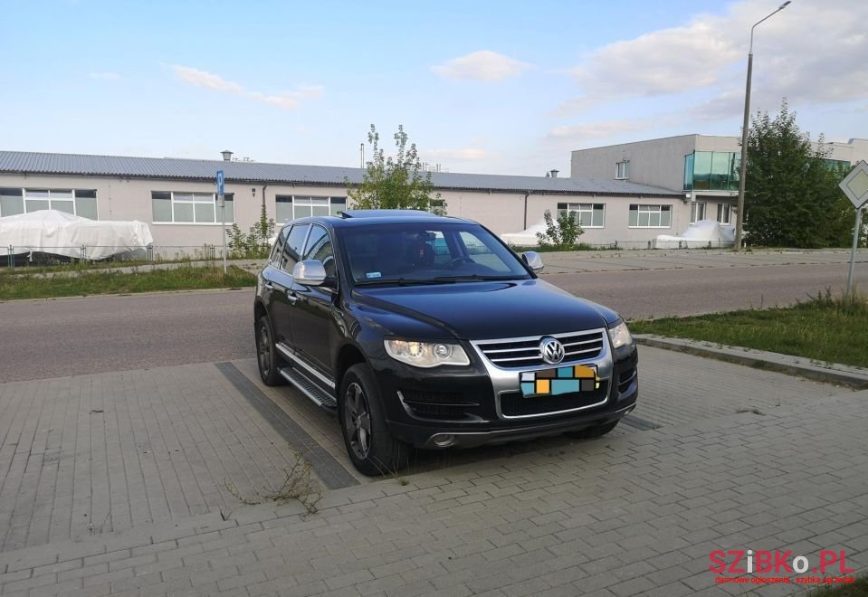 2009' Volkswagen Touareg photo #2