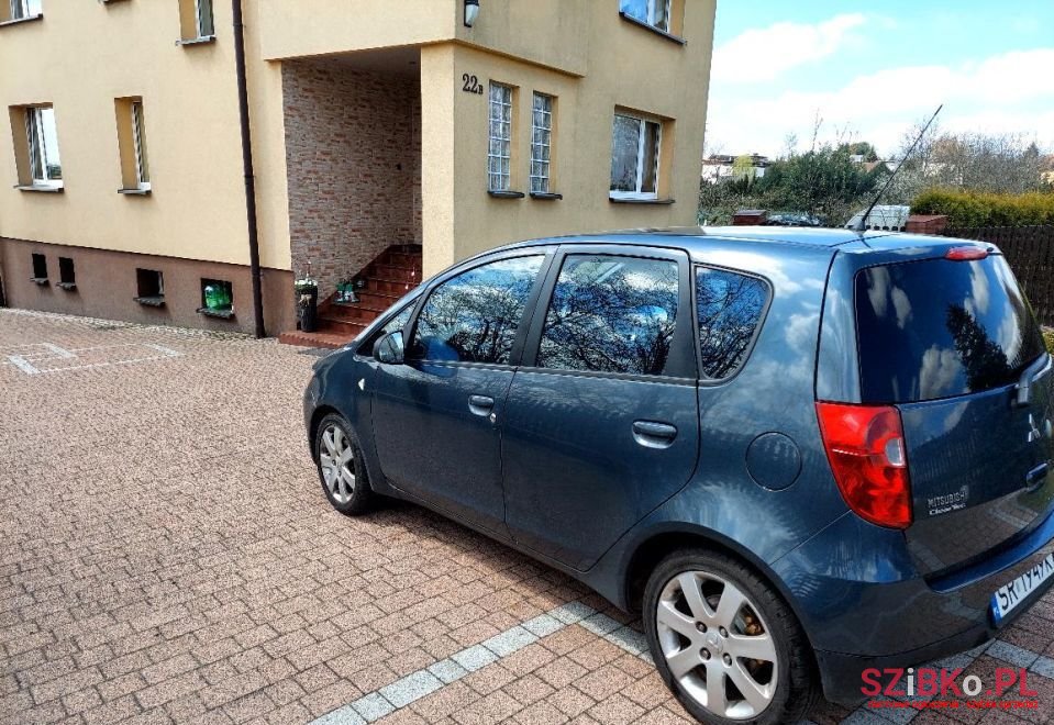 2009' Mitsubishi Colt photo #5