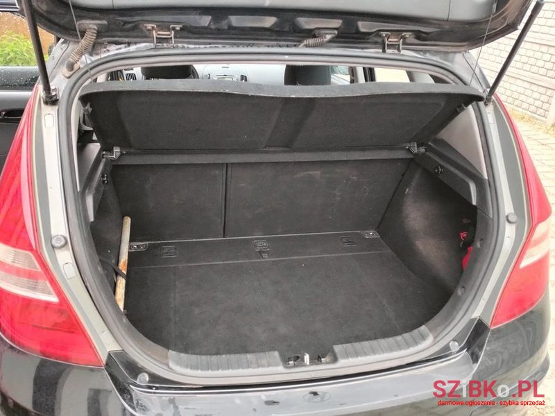 2009' Hyundai i30 1.6 Crdi Base photo #5