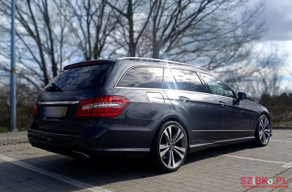 2011' Mercedes-Benz E-Class 500 7G-Tronic Avantgarde photo #6