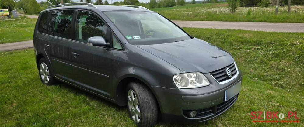 2004' Volkswagen Touran 2.0 Fsi Highline photo #2