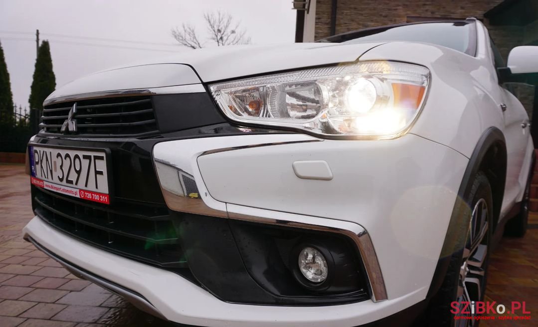 2017' Mitsubishi ASX photo #3