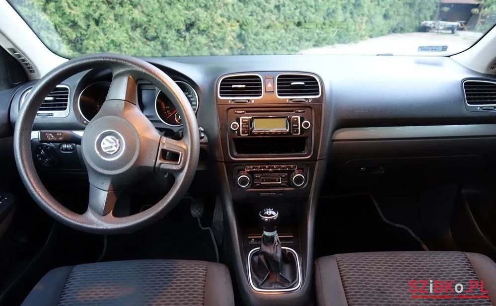 2010' Volkswagen Golf photo #5