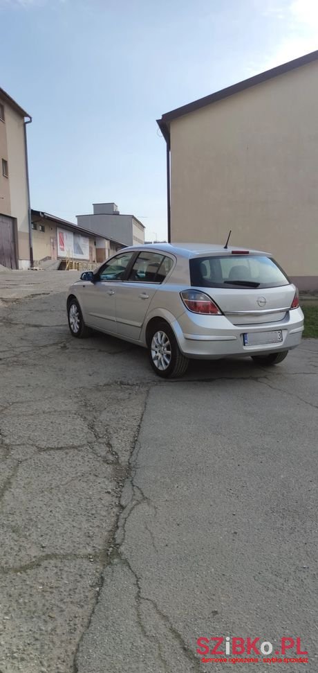 2004' Opel Astra photo #1
