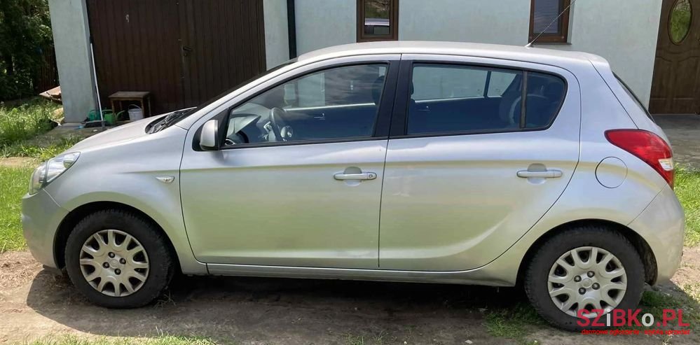 2011' Hyundai i20 photo #3