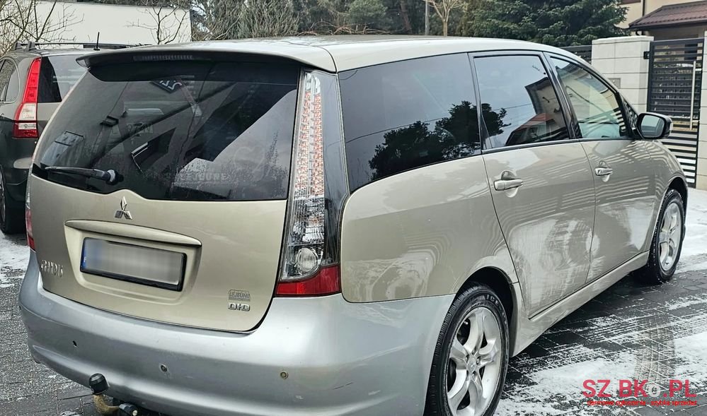 2008' Mitsubishi Grandis photo #6