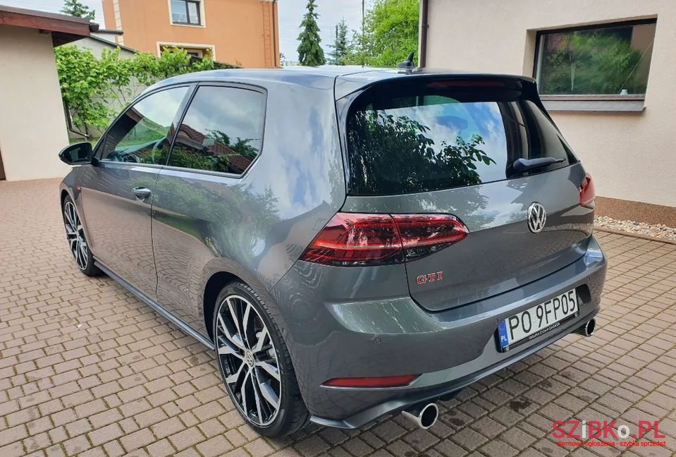 2018' Volkswagen Golf photo #5