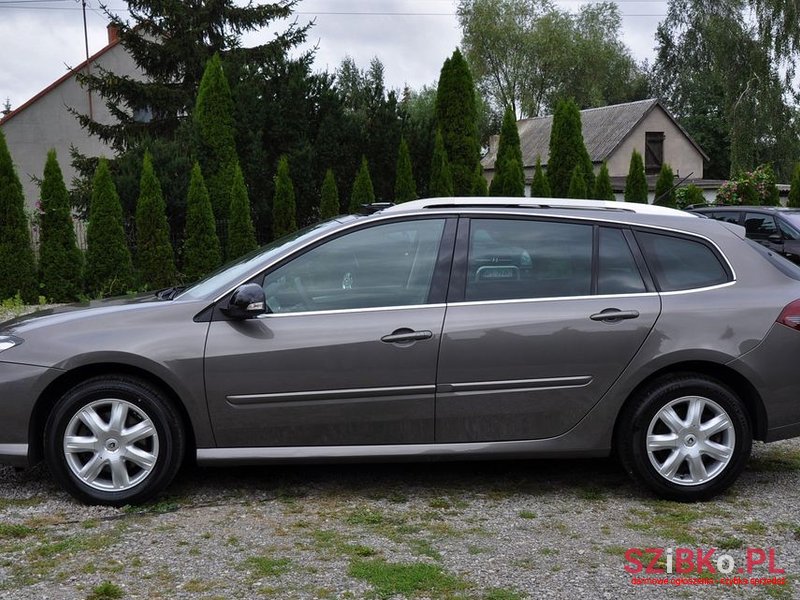 2010' Renault Laguna photo #2