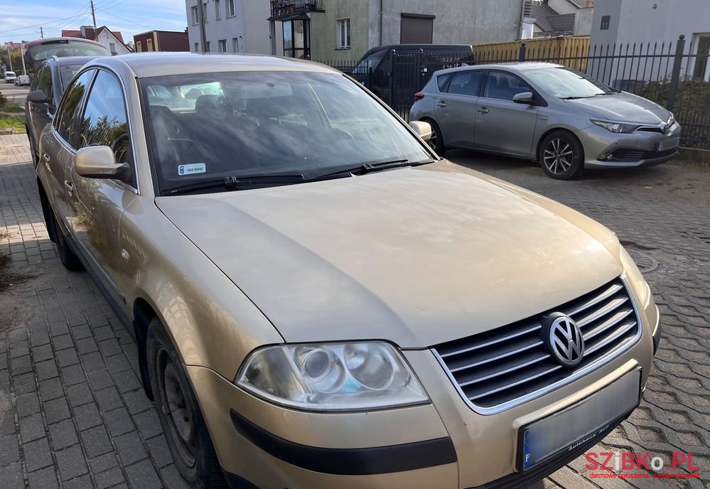 2002' Volkswagen Passat photo #1