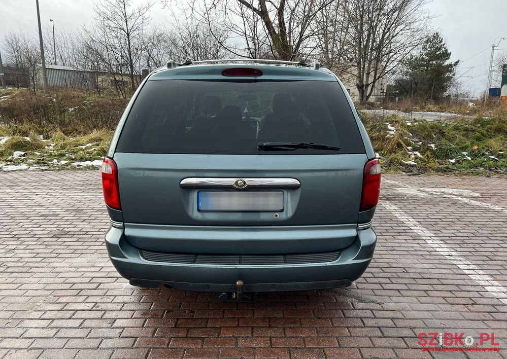 2005' Chrysler Town & Country 3.8 photo #4