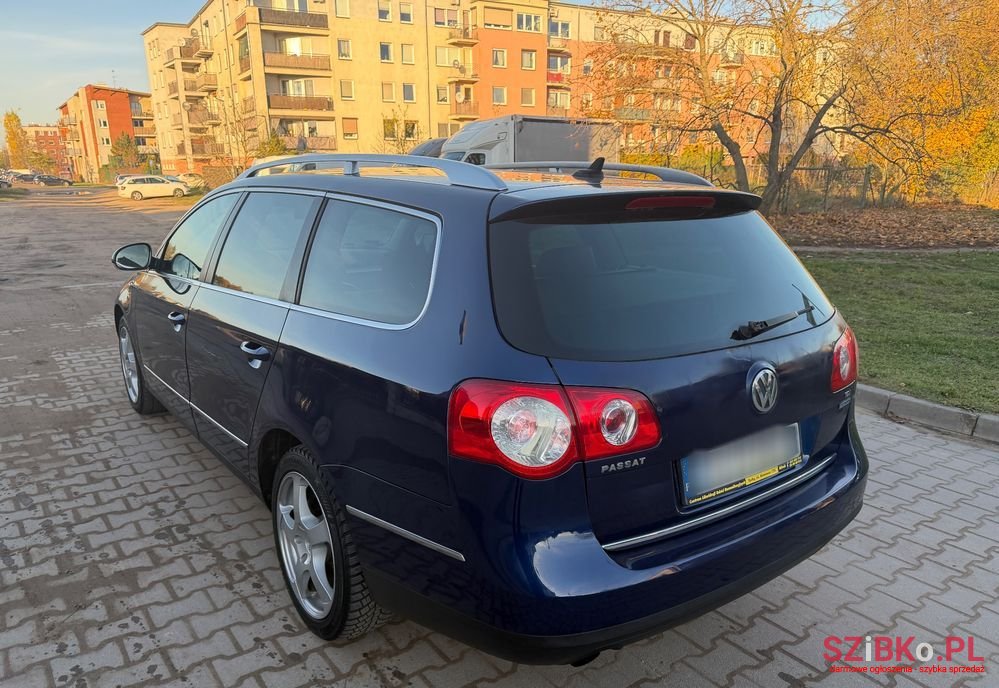 2009' Volkswagen Passat photo #3