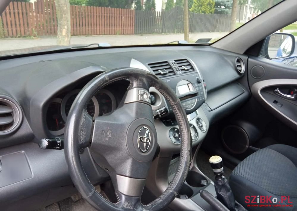 2006' Toyota RAV4 photo #2