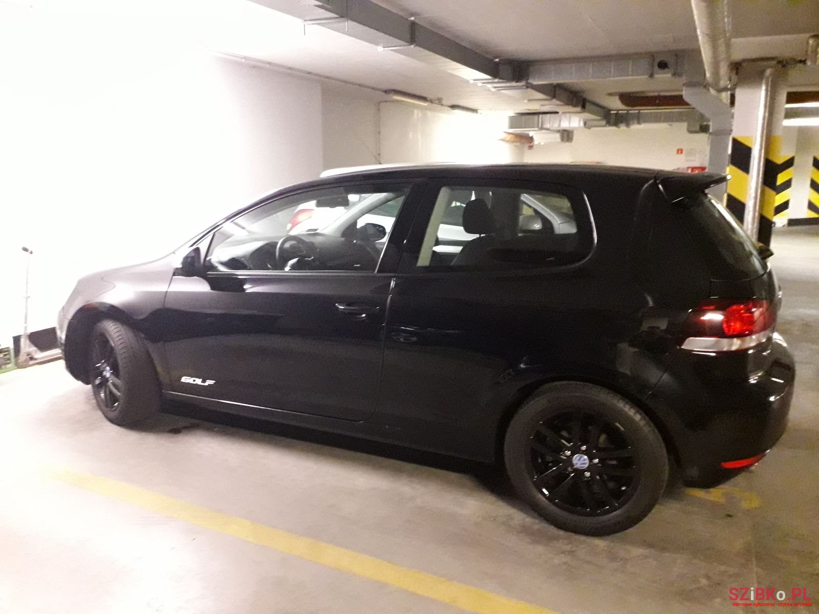 2009' Volkswagen Golf photo #2