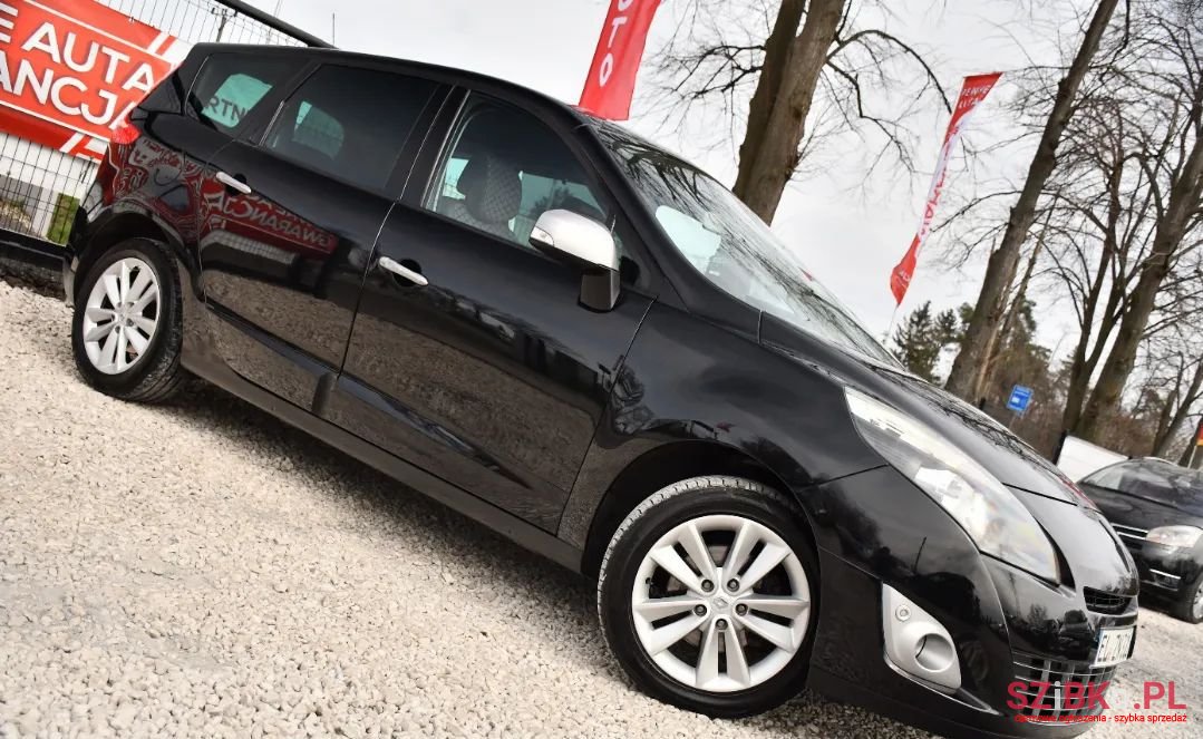 2011' Renault Grand Scenic photo #3