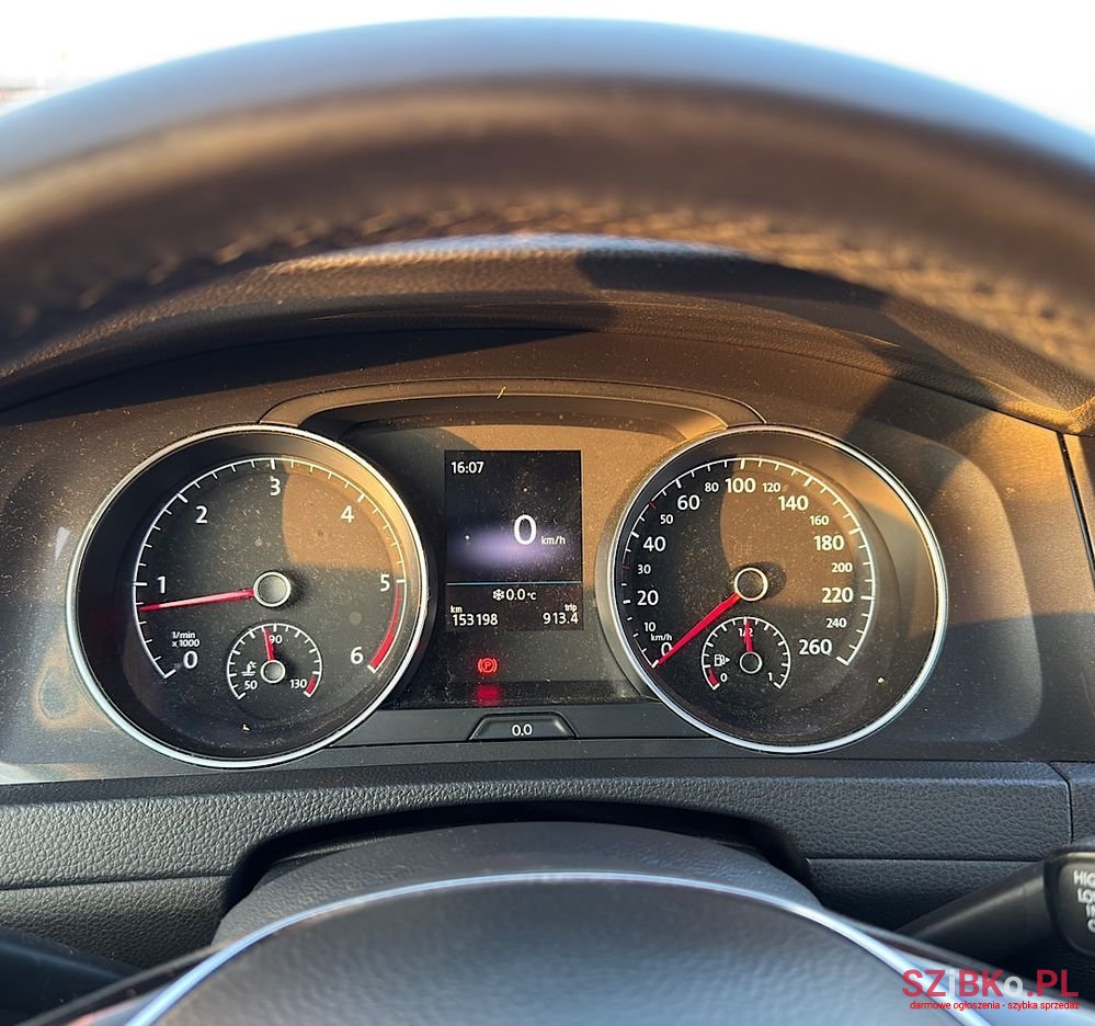 2017' Volkswagen Golf photo #5