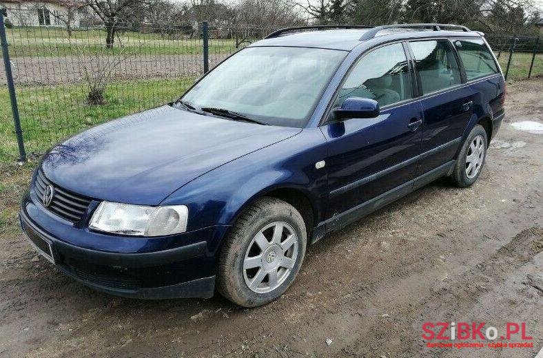 2000' Volkswagen Passat photo #1