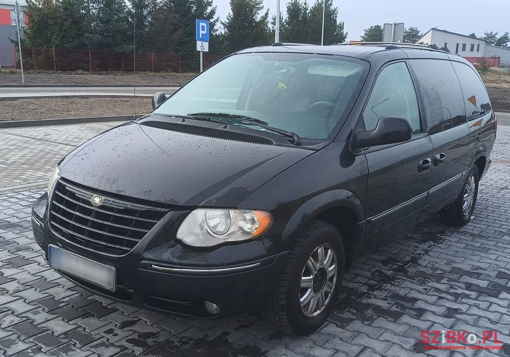 2007' Chrysler Town & Country photo #3