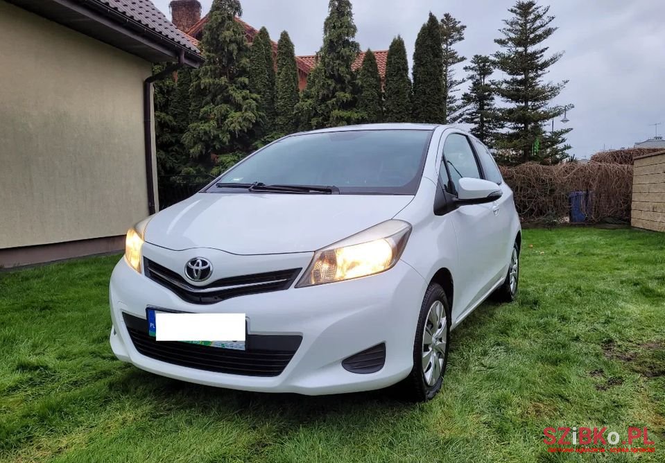 2014' Toyota Yaris photo #2